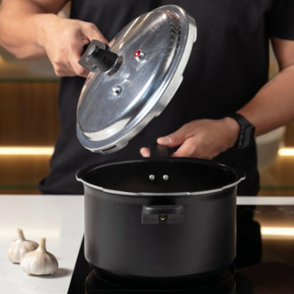 Panela de pressão Ceramic Life com fundo de indução 4,2L Brinox Preto