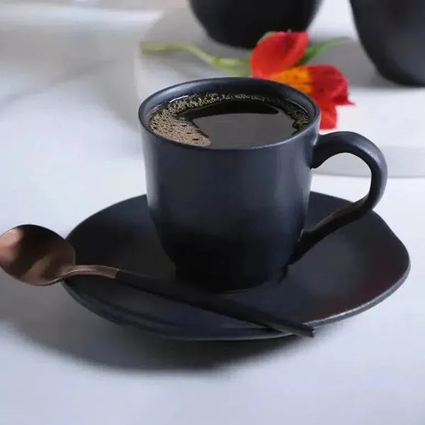 Xícara de Café Orgânico Preto Matte Com Pires Porto Brasil